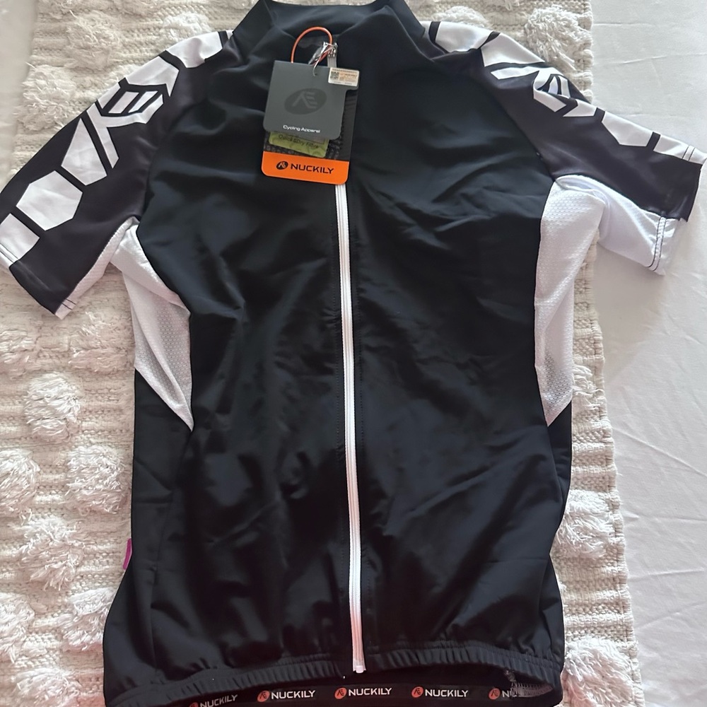 Black and White Performance Top with Short Sleeves